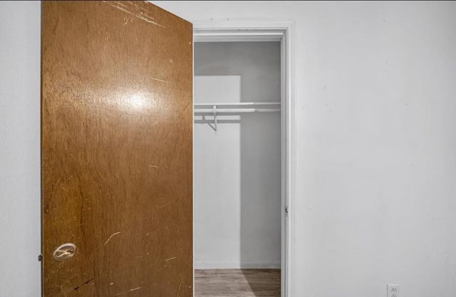 8447 Sterlingshire St, Houston, TX 77078