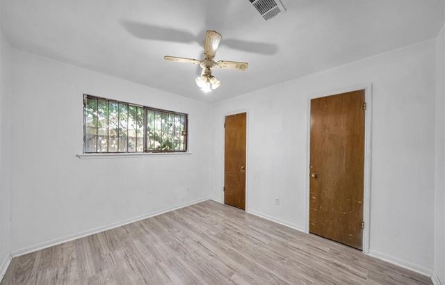 8447 Sterlingshire St, Houston, TX 77078