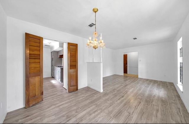 8447 Sterlingshire St, Houston, TX 77078