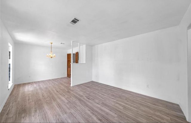 8447 Sterlingshire St, Houston, TX 77078