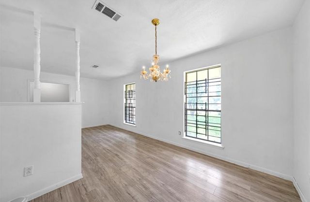 8447 Sterlingshire St, Houston, TX 77078