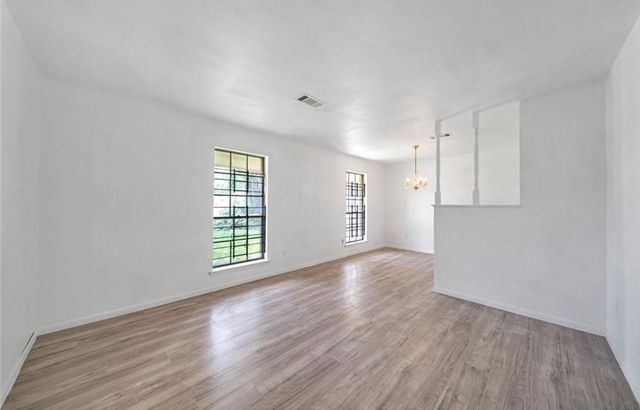 8447 Sterlingshire St, Houston, TX 77078