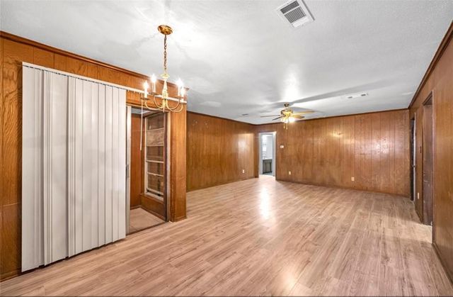 8447 Sterlingshire St, Houston, TX 77078