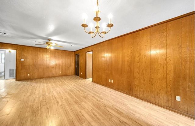 8447 Sterlingshire St, Houston, TX 77078