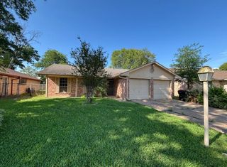 8447 Sterlingshire St, Houston, TX 77078