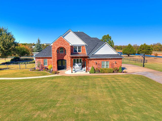 13201 Big Cedar Lane, Yukon, OK 73099