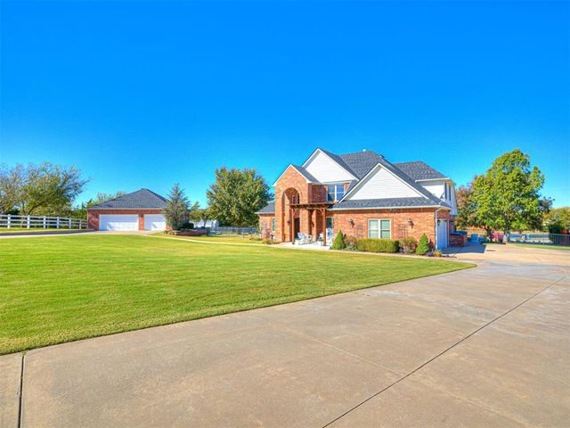 13201 Big Cedar Lane, Yukon, OK 73099