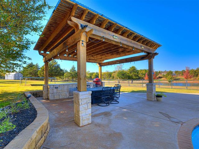 13201 Big Cedar Lane, Yukon, OK 73099