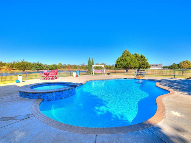 13201 Big Cedar Lane, Yukon, OK 73099