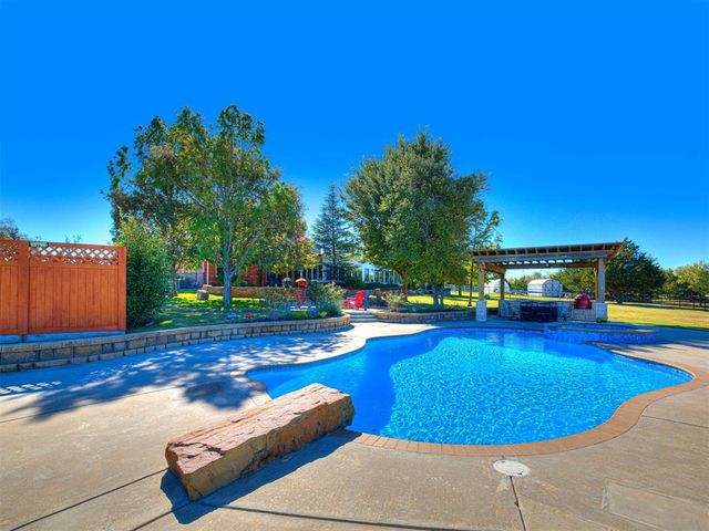 13201 Big Cedar Lane, Yukon, OK 73099