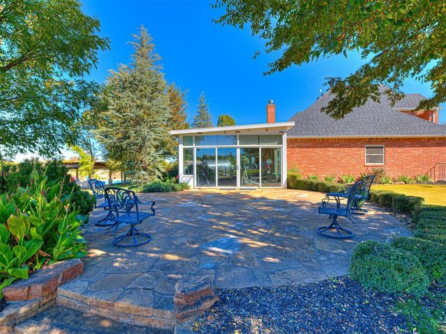 13201 Big Cedar Lane, Yukon, OK 73099