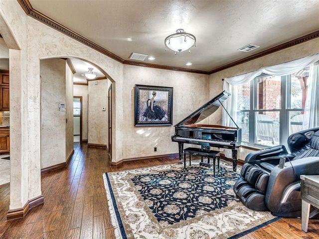 13201 Big Cedar Lane, Yukon, OK 73099