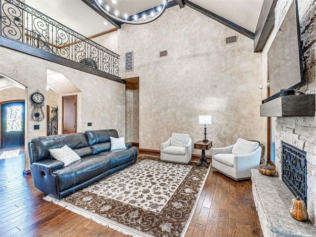 13201 Big Cedar Lane, Yukon, OK 73099