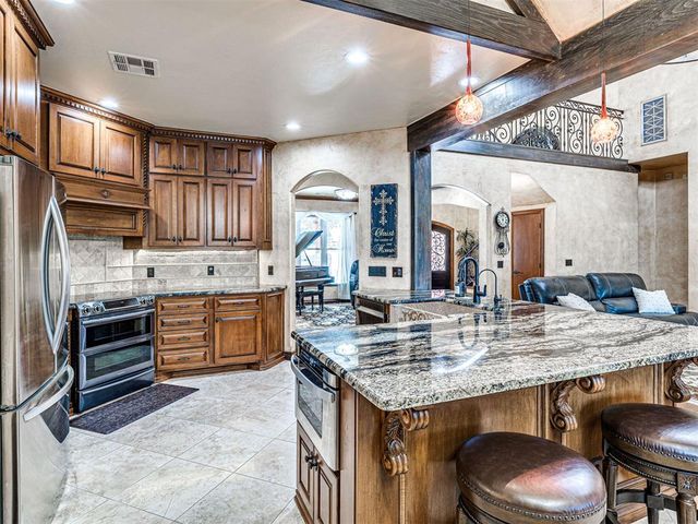 13201 Big Cedar Lane, Yukon, OK 73099