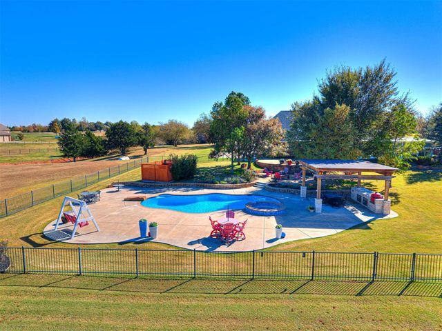 13201 Big Cedar Lane, Yukon, OK 73099
