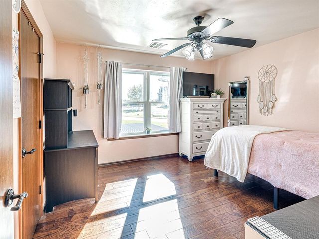 13201 Big Cedar Lane, Yukon, OK 73099