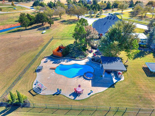 13201 Big Cedar Lane, Yukon, OK 73099