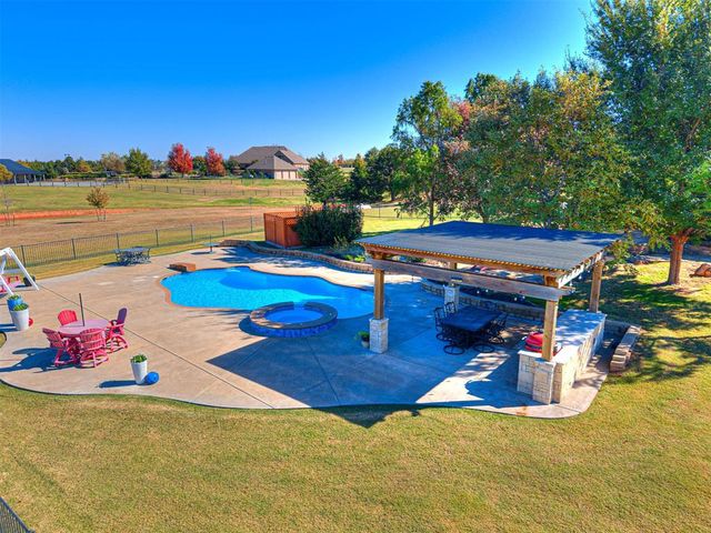 13201 Big Cedar Lane, Yukon, OK 73099
