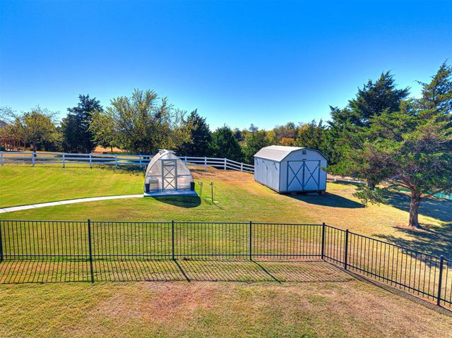 13201 Big Cedar Lane, Yukon, OK 73099