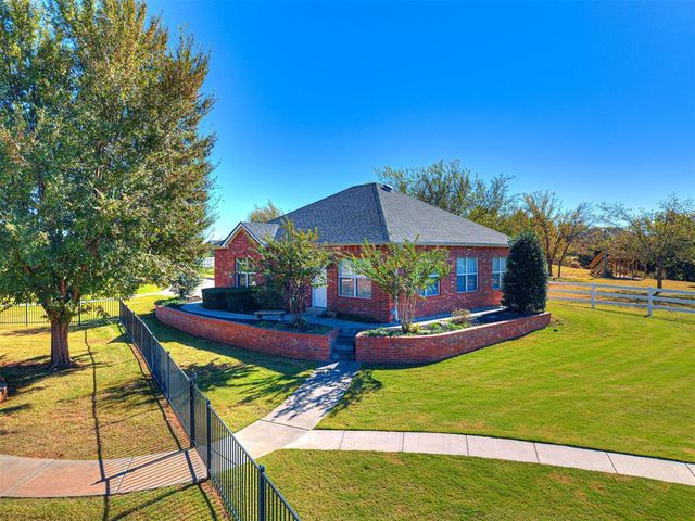 13201 Big Cedar Lane, Yukon, OK 73099