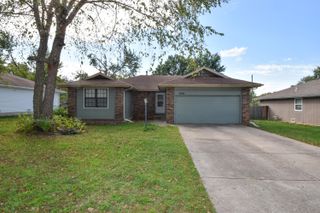 3661 South Holiday Avenue, Springfield, MO 65807
