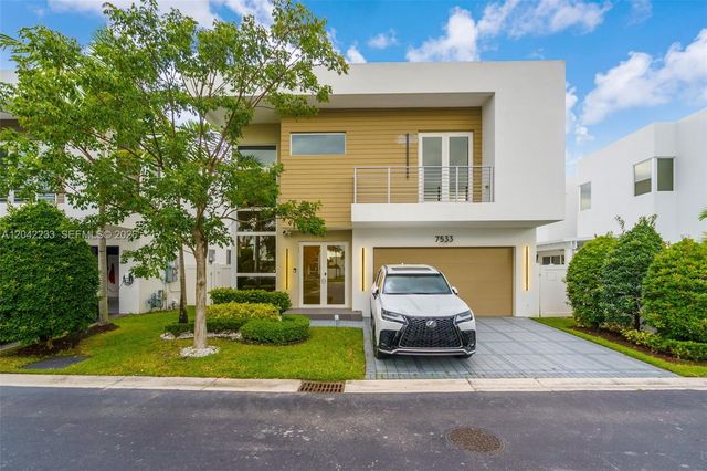 7533 NW 98th Ct, Doral, FL 33178