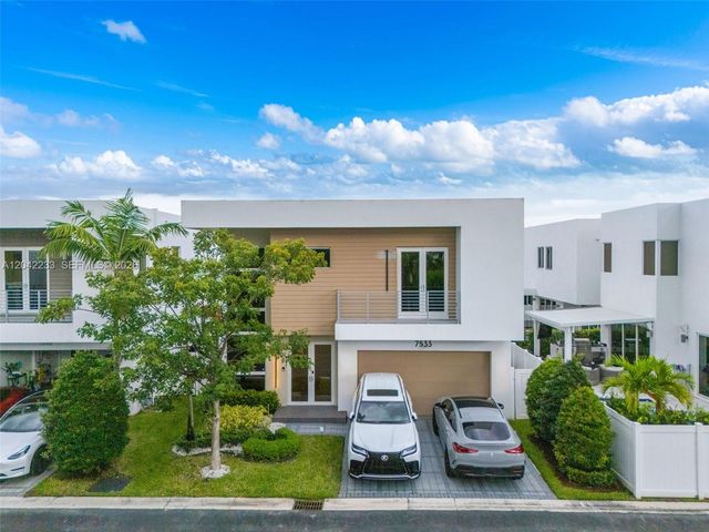7533 NW 98th Ct, Doral, FL 33178