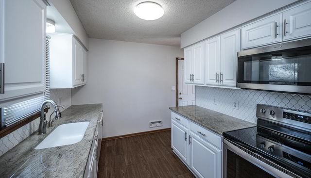 2700 Sunset Lane, Burnsville, MN 55337