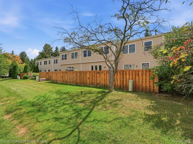 1208 Lear Court, Rochester Hills, MI 48307