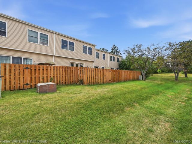 1208 Lear Court, Rochester Hills, MI 48307