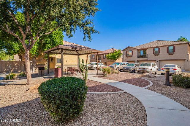 8117 W GROOM CREEK Road, Phoenix, AZ 85043