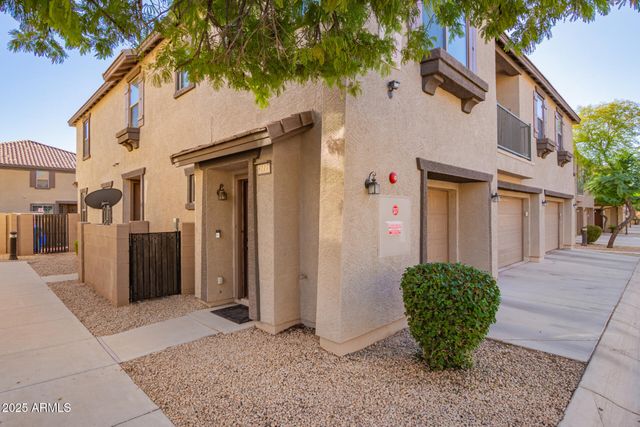 8117 W GROOM CREEK Road, Phoenix, AZ 85043