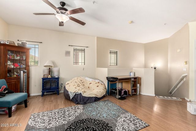 8117 W GROOM CREEK Road, Phoenix, AZ 85043