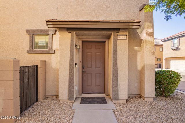 8117 W GROOM CREEK Road, Phoenix, AZ 85043