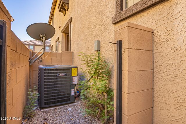 8117 W GROOM CREEK Road, Phoenix, AZ 85043