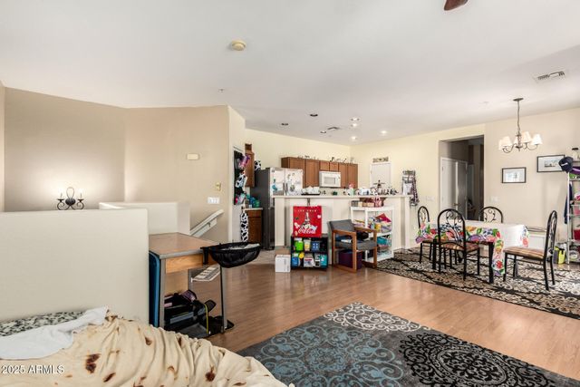 8117 W GROOM CREEK Road, Phoenix, AZ 85043