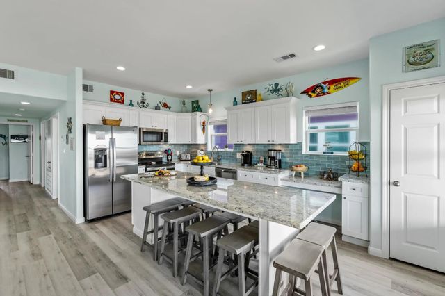 990 Jean Street, Gilchrist, TX 77617