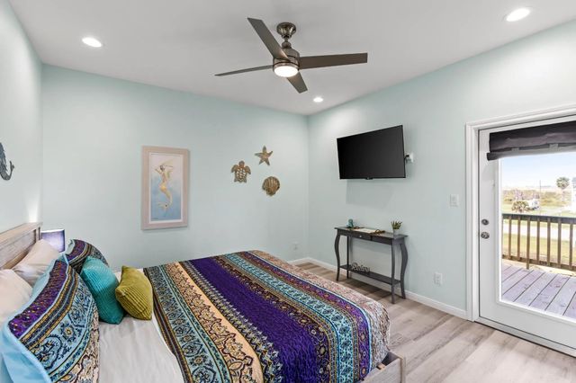 990 Jean Street, Gilchrist, TX 77617