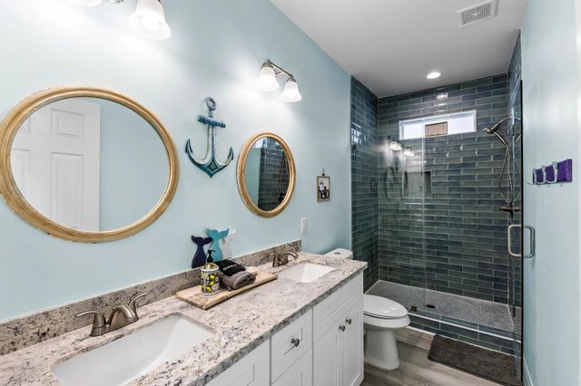 990 Jean Street, Gilchrist, TX 77617