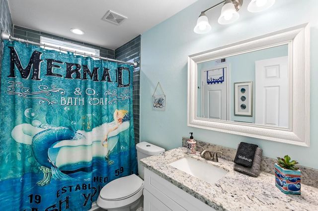 990 Jean Street, Gilchrist, TX 77617