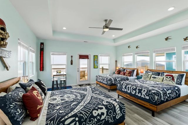 990 Jean Street, Gilchrist, TX 77617