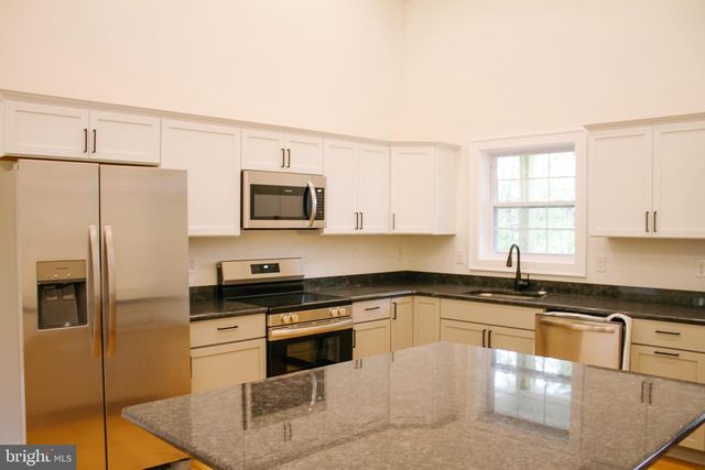 136 NORTH AVE, Cedarville, NJ 08311