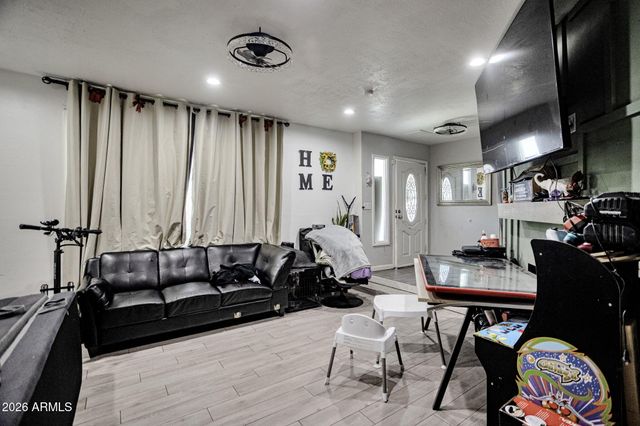 3925 W SAN JUAN Avenue, Phoenix, AZ 85019