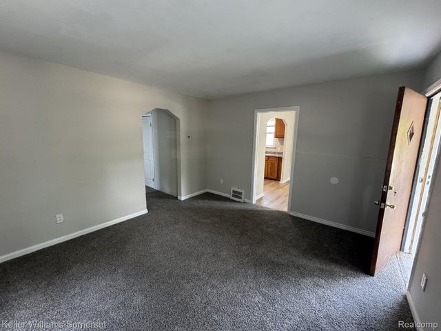 18941 Elkhart Street, Harper Woods, MI 48225