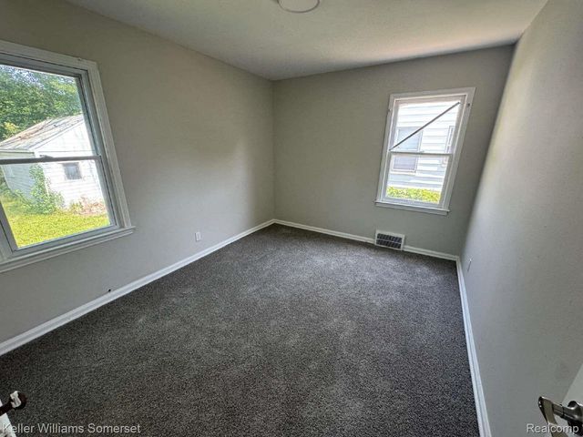 18941 Elkhart Street, Harper Woods, MI 48225