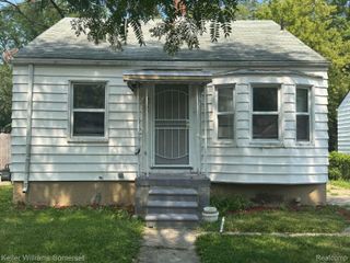 18941 Elkhart Street, Harper Woods, MI 48225