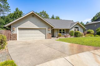 214 SE Sapphire Court, Grants Pass, OR 97527
