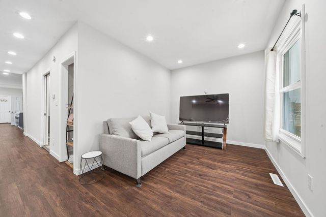 14504 S Mckinley Avenue, Posen, IL 60469