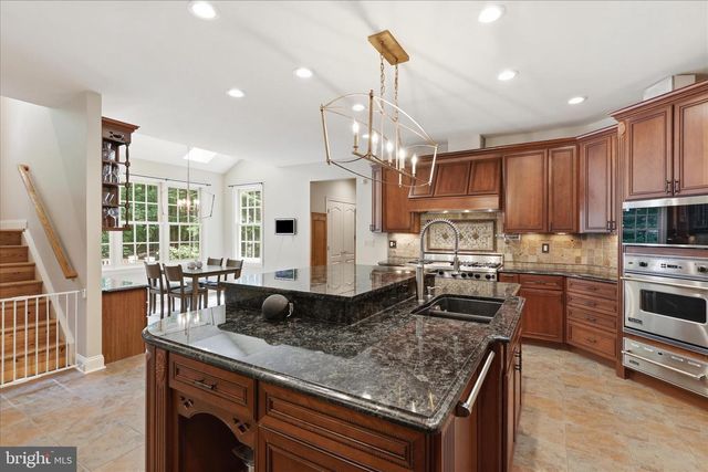 7211 TWELVE OAKS DR, Fairfax Station, VA 22039