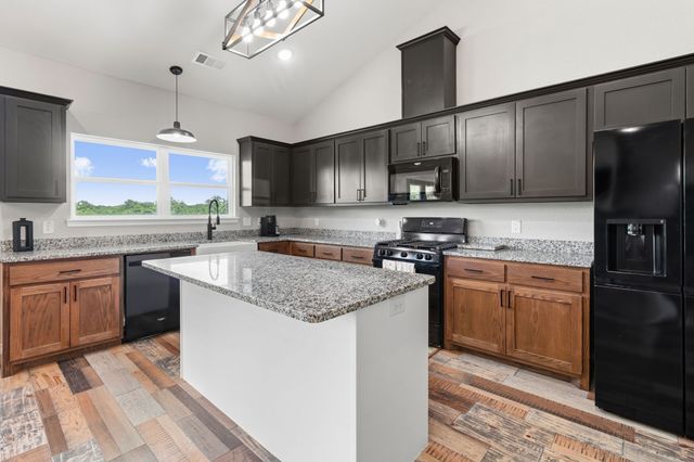688 Sandstone Court, Sunset, TX 76270